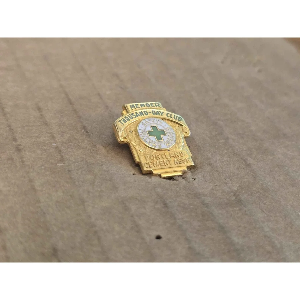 Portland Cement Association Thousand-Day Club Safety Award Lapel Hat Pin G1
